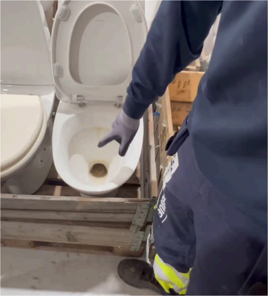 Vi kasserer 250.000 toiletter hvert år. Jensen Genbrug, Geberit og Vestforbrænding samarbejder om at rense og opgraderer brugte toiletter.